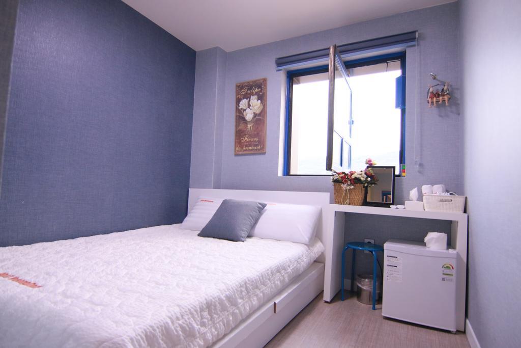 Road Myeongdong Hotel Seoul Exterior photo