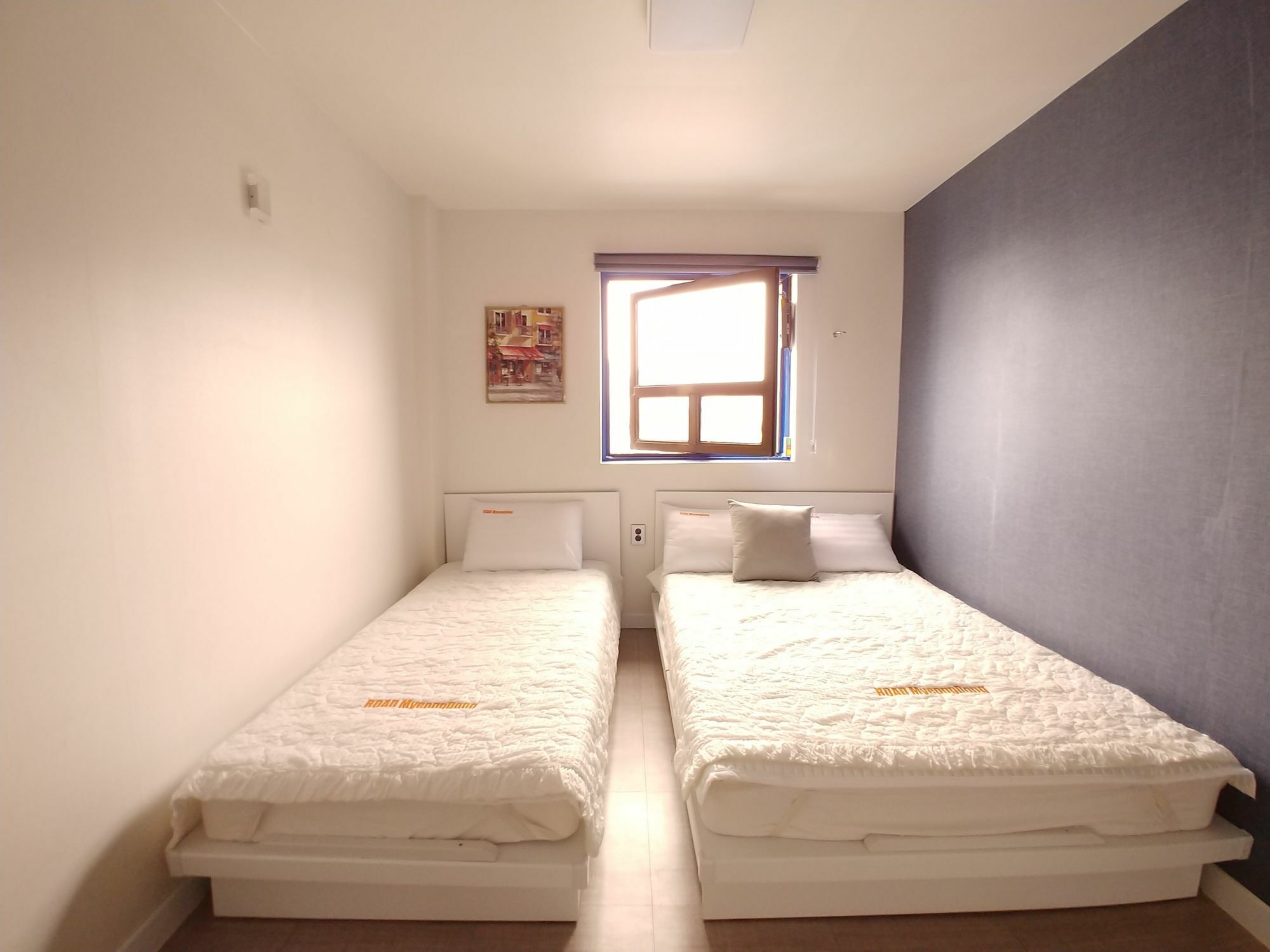 Road Myeongdong Hotel Seoul Exterior photo